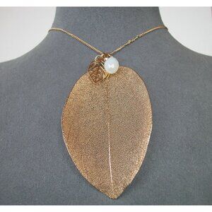 Gold-Tone Leaf Pendant Necklace ,Pearl, Leaf Accent, Chain 30" 3" Extension